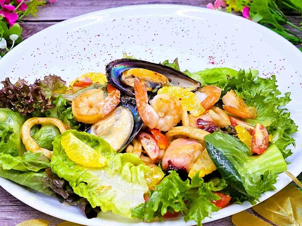 Салат с морепродуктами