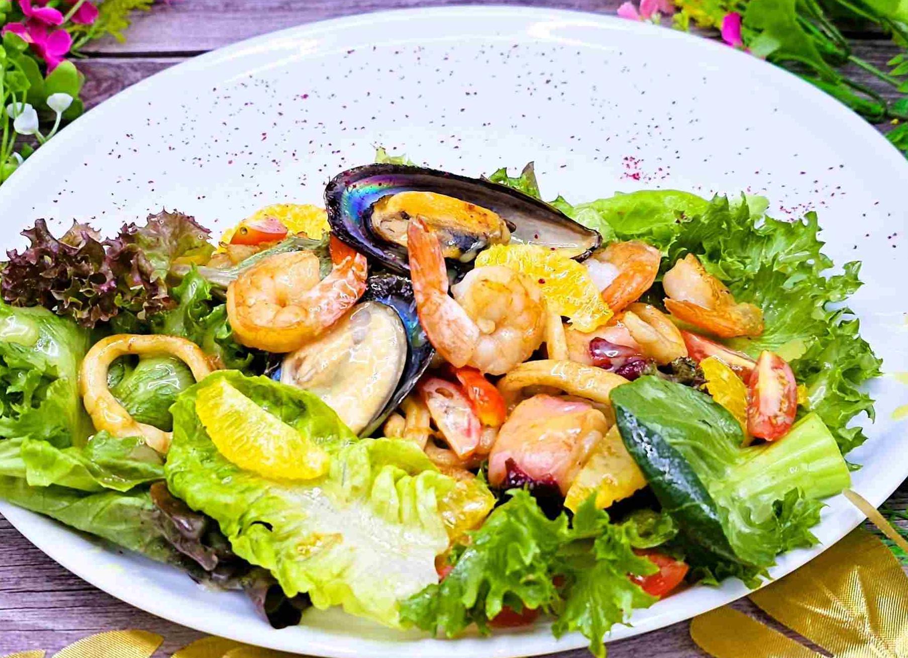 Салат с морепродуктами