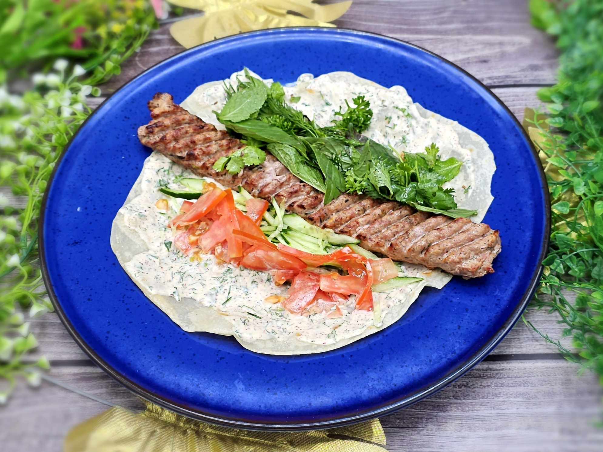 Люля-кебаб из говядины и свинины с лепёшкой Наан