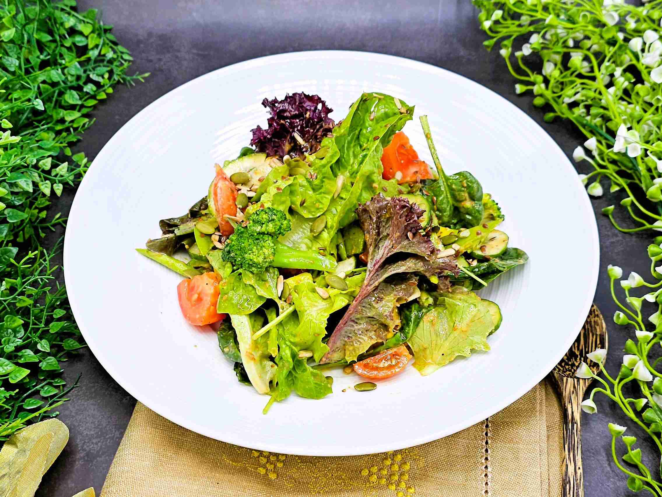 Большой зеленый салат