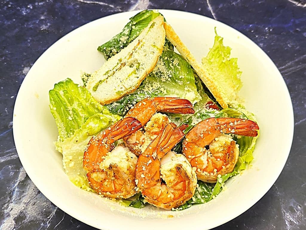 Салат цезарь с Креветками  