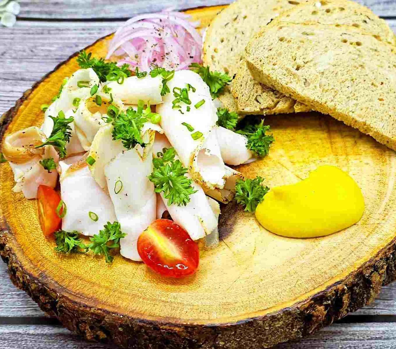  Домашнее сало с чесноком и ржаным хлебом