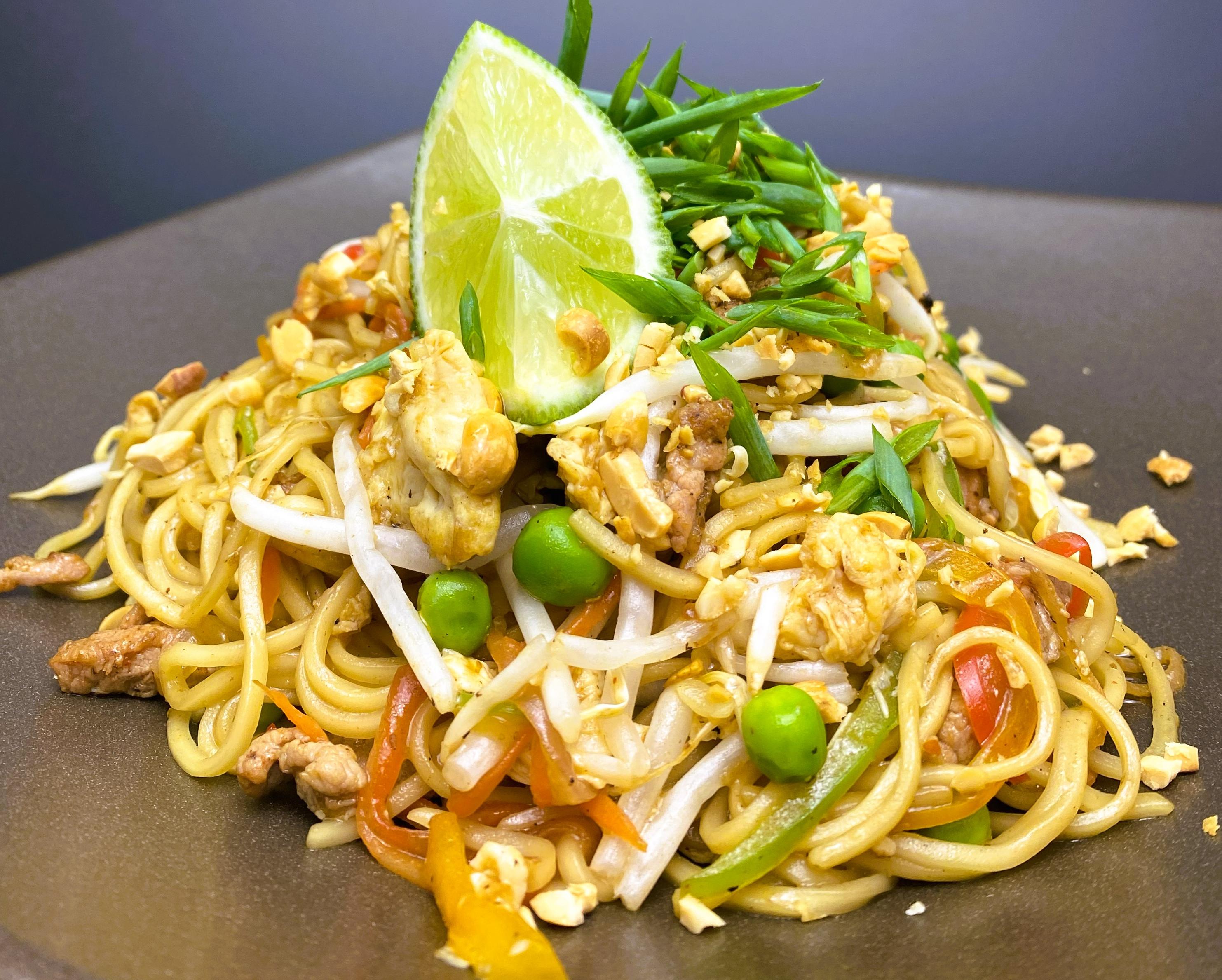 Жаренная лапша со свининой