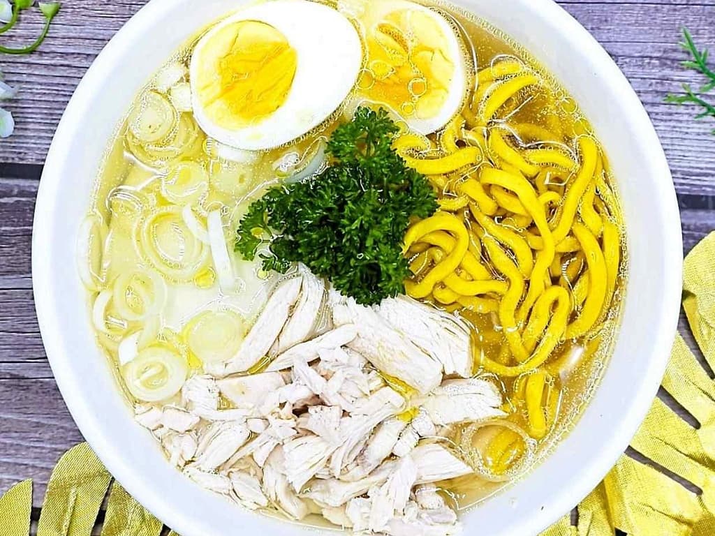 Куриный суп с домашней лапшой