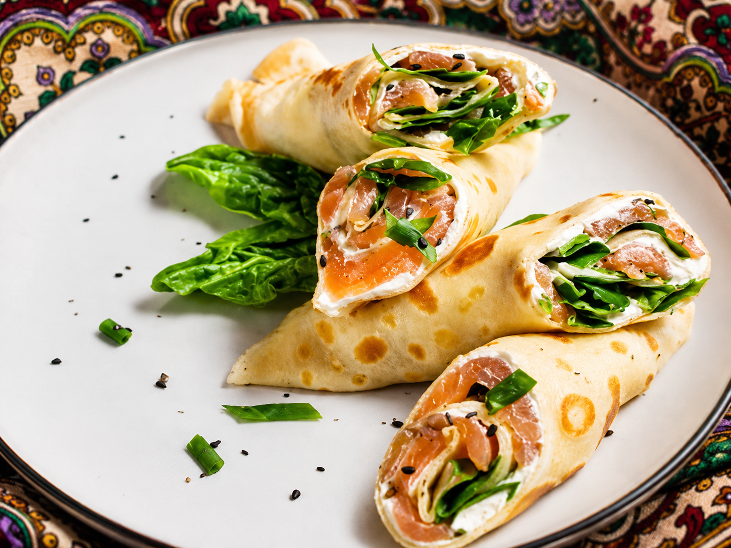 Блины с диким лососем и сыром филадельфия