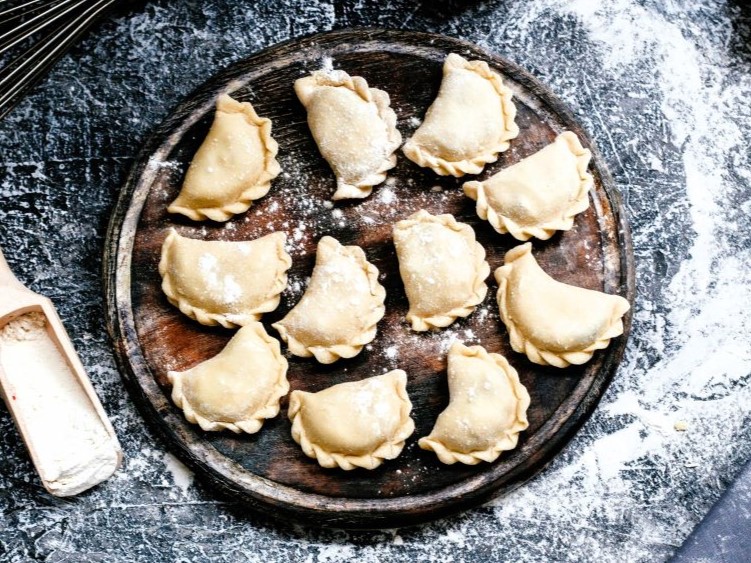 Замороженные вареники с клубникой