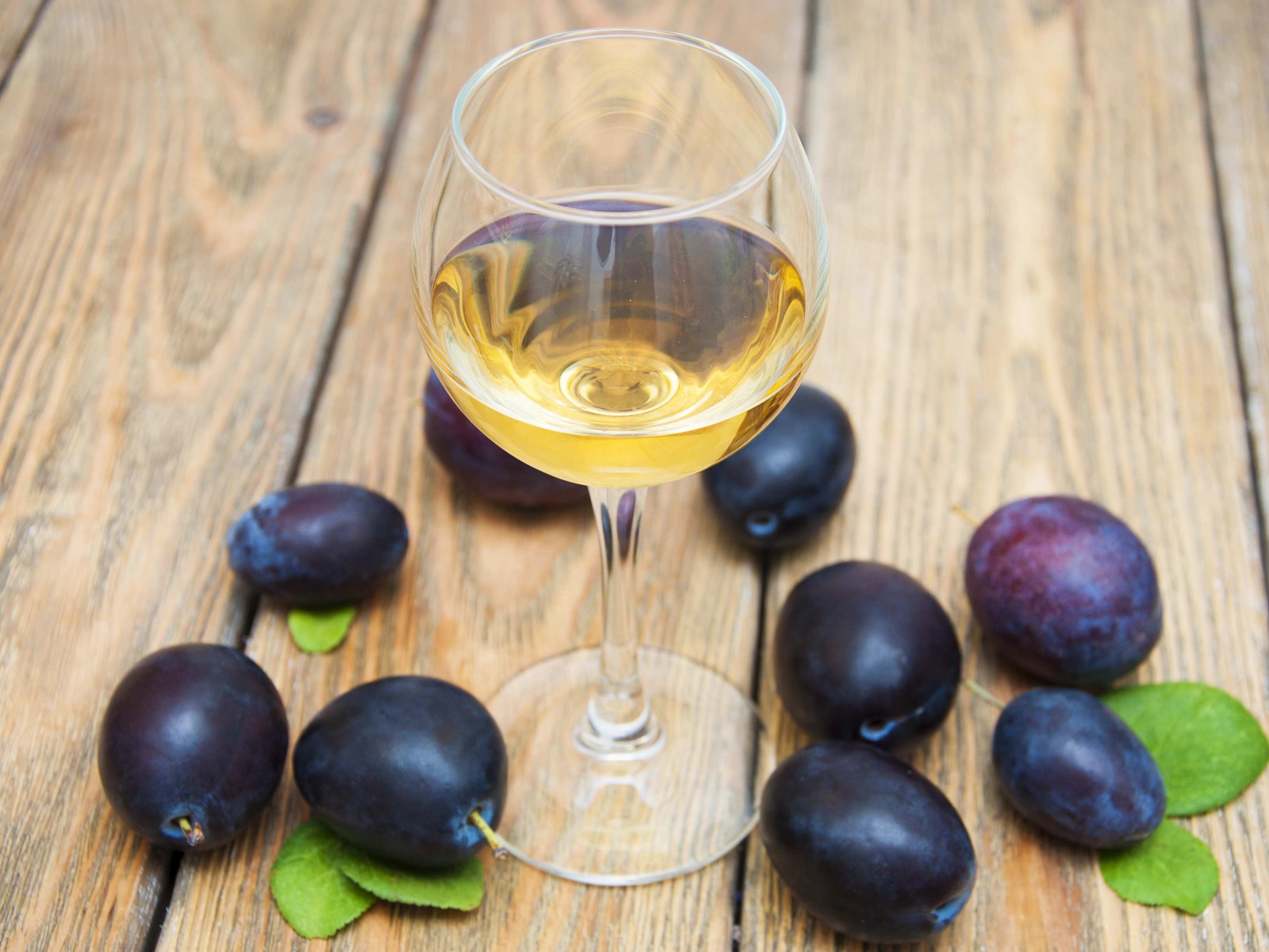 Бокал Сливового Вина Plum Wine Gold