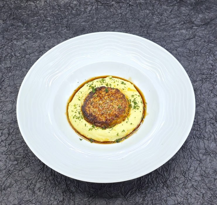 Котлеты из цыплёнка с пюре с азиатским соусом